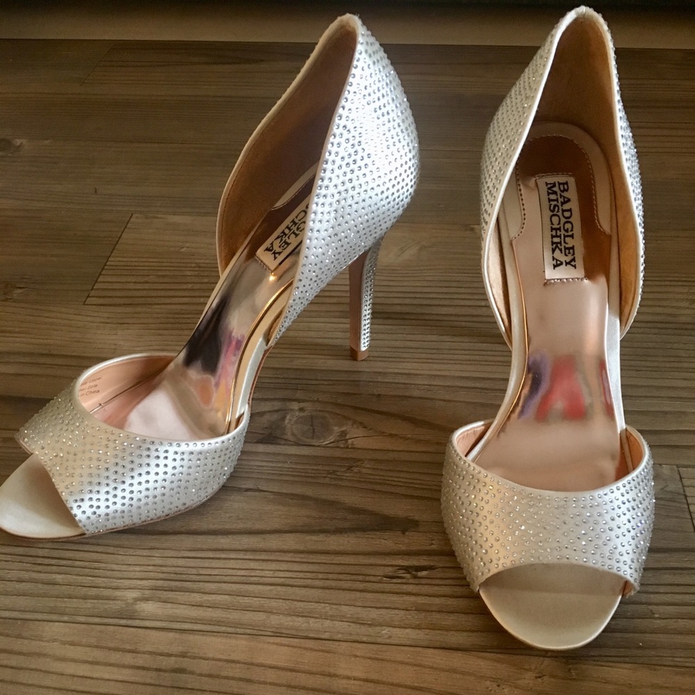 NWT Badgley Mischka Mitzi Pump